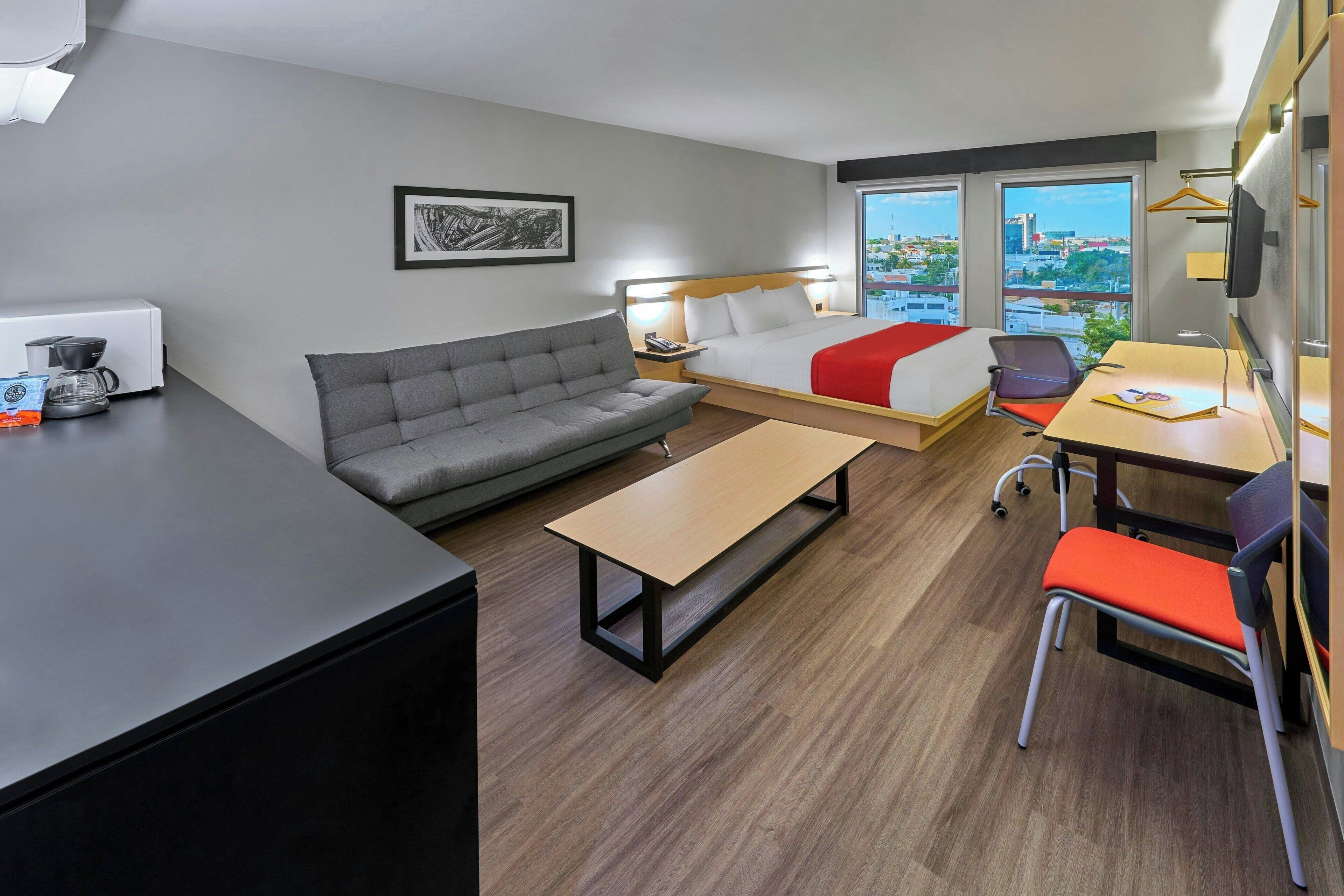 Habitación superior, 1 cama Queen size y sofá cama | Escritorio, tabla de planchar con plancha y cunas gratuitas 