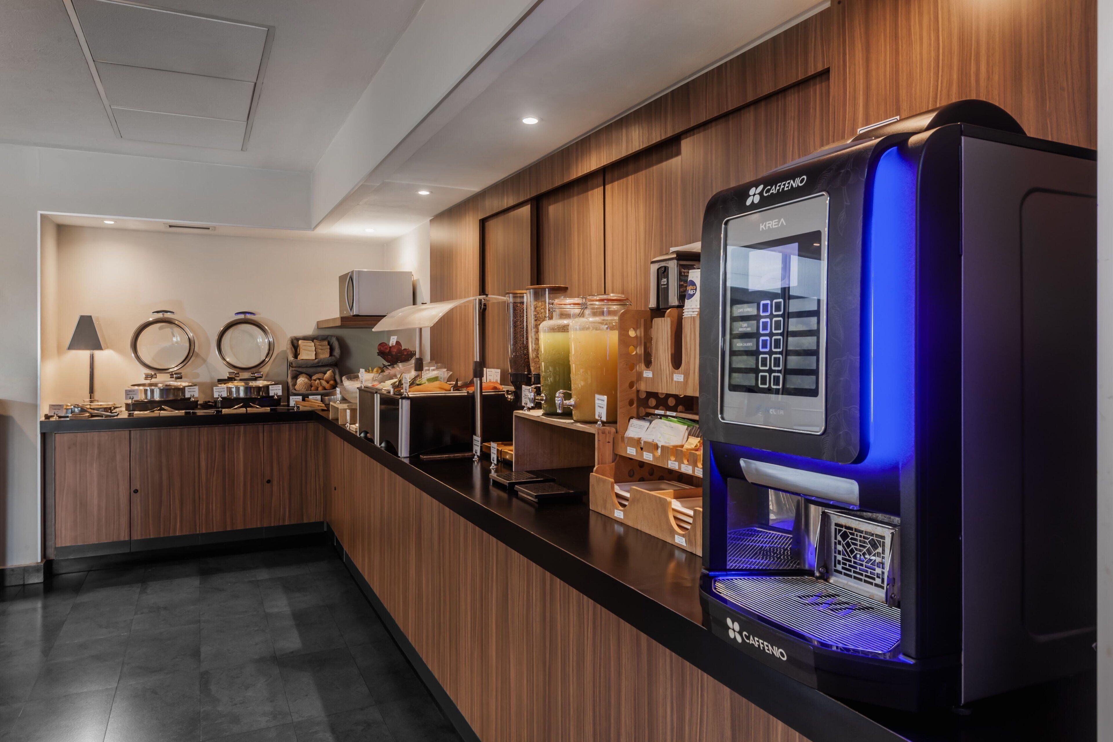 free daily full breakfast