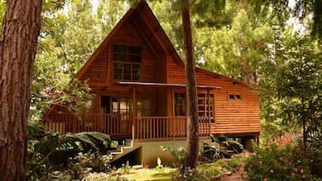 Cabane Confort | Couette en duvet d'oie, ameublement personnalisé, Wi-Fi gratuit