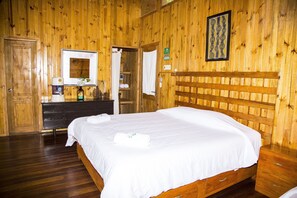 Down duvets, individually furnished, free WiFi, bed sheets