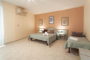 A hotel room with two beds, a nightstand, and an air conditioning unit. - Al Piazza Marina B&B (Palermo)