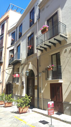 Front of property - Al Piazza Marina B&B (Palermo)