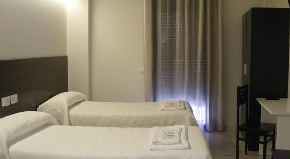 Schreibtisch, schallisolierte Zimmer, kostenlose Babybetten