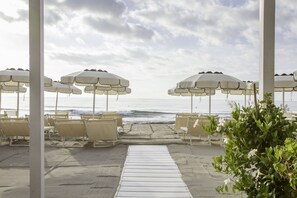 On the beach, beach bar - Diana Grand Hotel (Alassio)