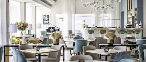 Déjeuner et dîner servis sur place, spécialités Cuisine régionale