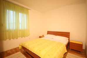 2 bedrooms, premium bedding, in-room safe, desk - Apartments Beverly (Omis)