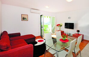 Superior Apartment, 2 Bedrooms, Balcony, Sea View | Living room