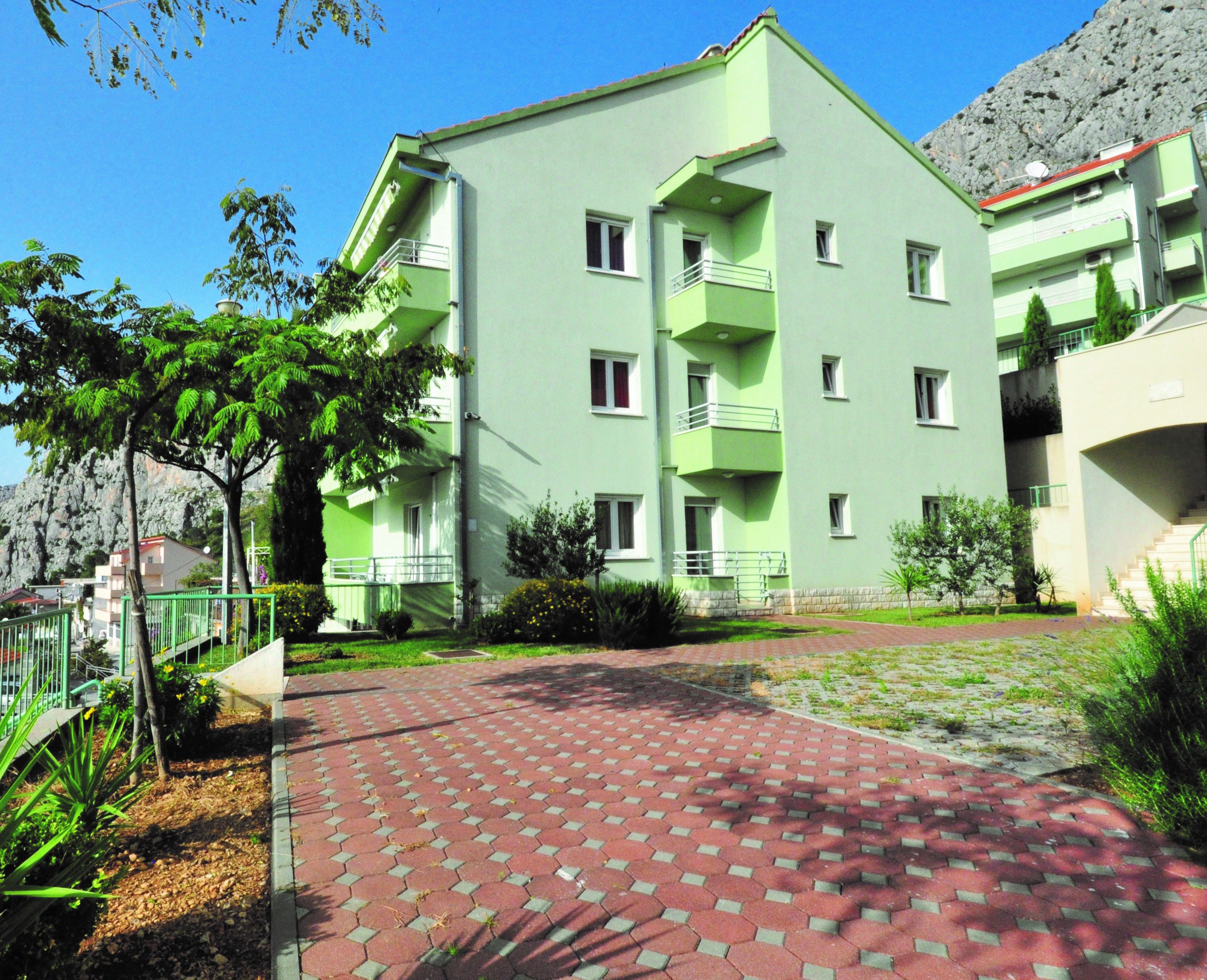 المنشأة من الخارج