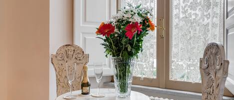 Habitación doble Deluxe (Amelie) | Servicio a la habitación