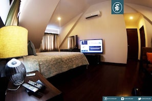 In-room safe, desk, iron/ironing board, free WiFi