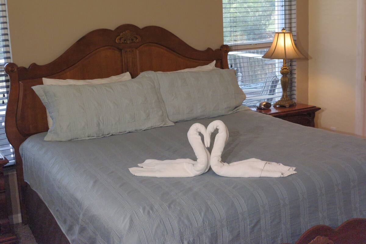 4 kamar tidur, Wi-Fi gratis, dan seprai linen