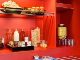 Se ofrece un desayuno bufé todos los días (por un coste adicional)