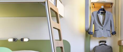 Skrivbord, ljudisolering, gratis barnsängar och extrasängar