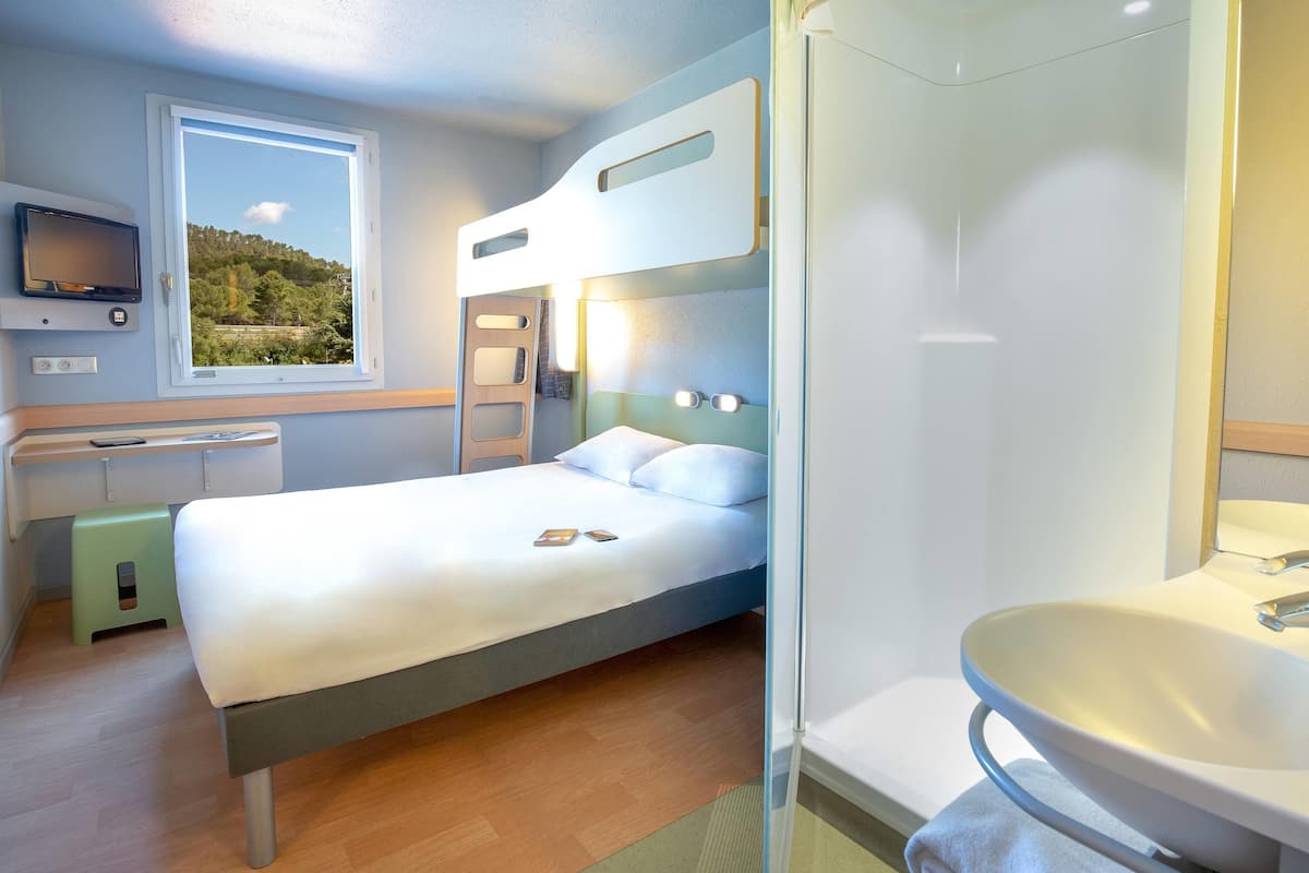 Dreibettzimmer, Mehrere Betten