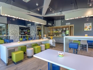Café da manhã continental todos os dias (EUR 8.90 por pessoa)