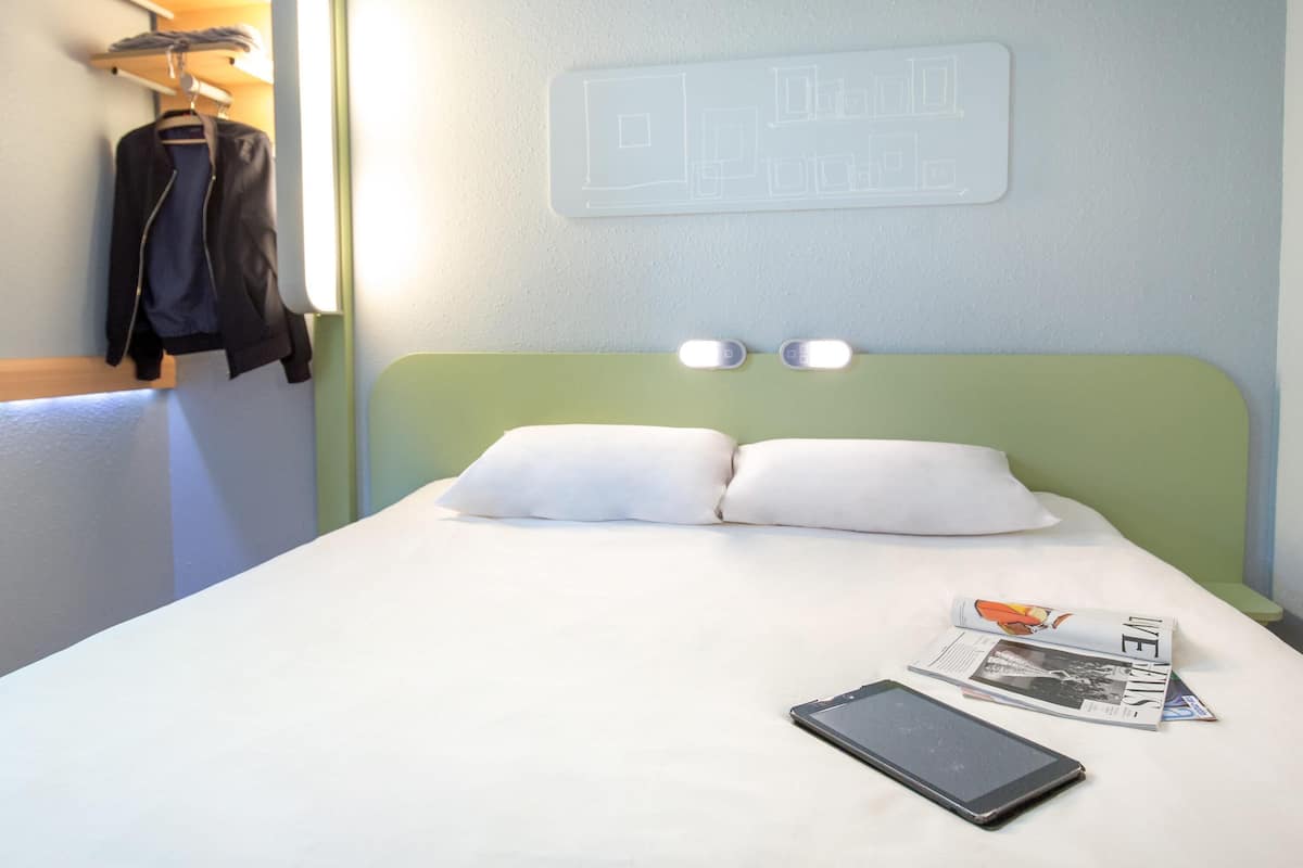 Habitación doble | Escritorio, sistema de insonorización, cunas gratuitas