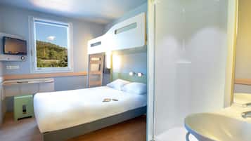 Triple Room, Multiple Beds | Desk, soundproofing, free cribs/infant beds, rollaway beds