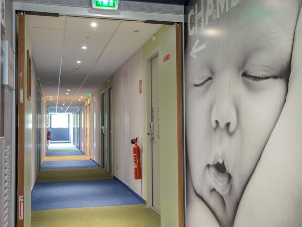 Desk, soundproofing, free cribs/infant beds, rollaway beds - ibis budget Brignoles Provence Verte (Brignoles)