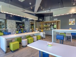 Daily continental breakfast (EUR 9.90 per person)