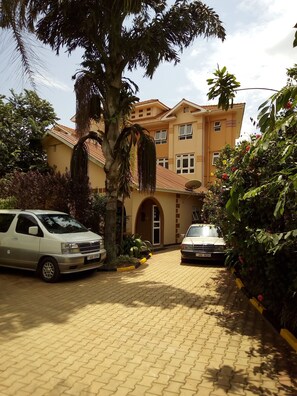 Parking - J Residence Motel Entebbe (Entebbe)