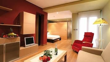 Suite | 1 bedroom, in-room safe, desk, blackout curtains