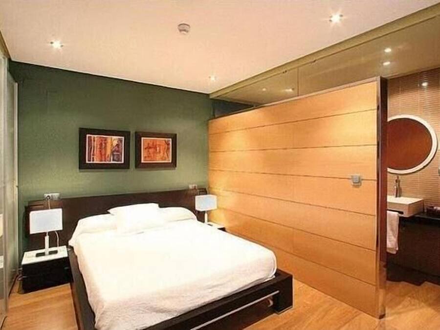 1 bedroom, in-room safe, desk, blackout curtains