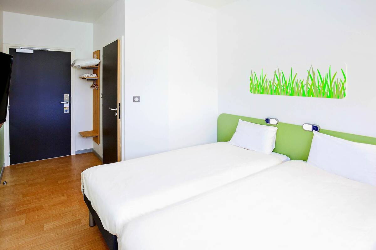 Bureau, chambres insonorisées, Wi-Fi gratuit