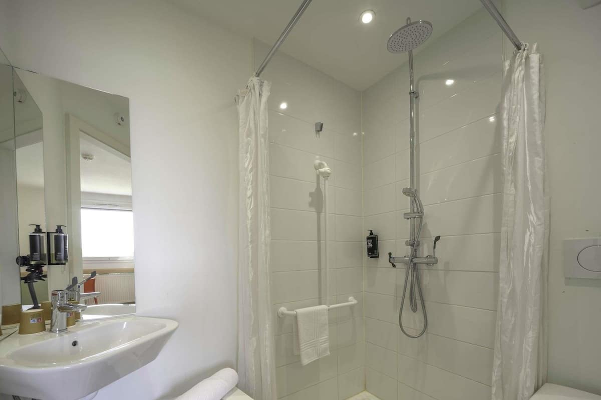 Habitación estándar, 1 cama matrimonial, con acceso para personas discapacitadas | Escritorio, insonorización y wifi gratis