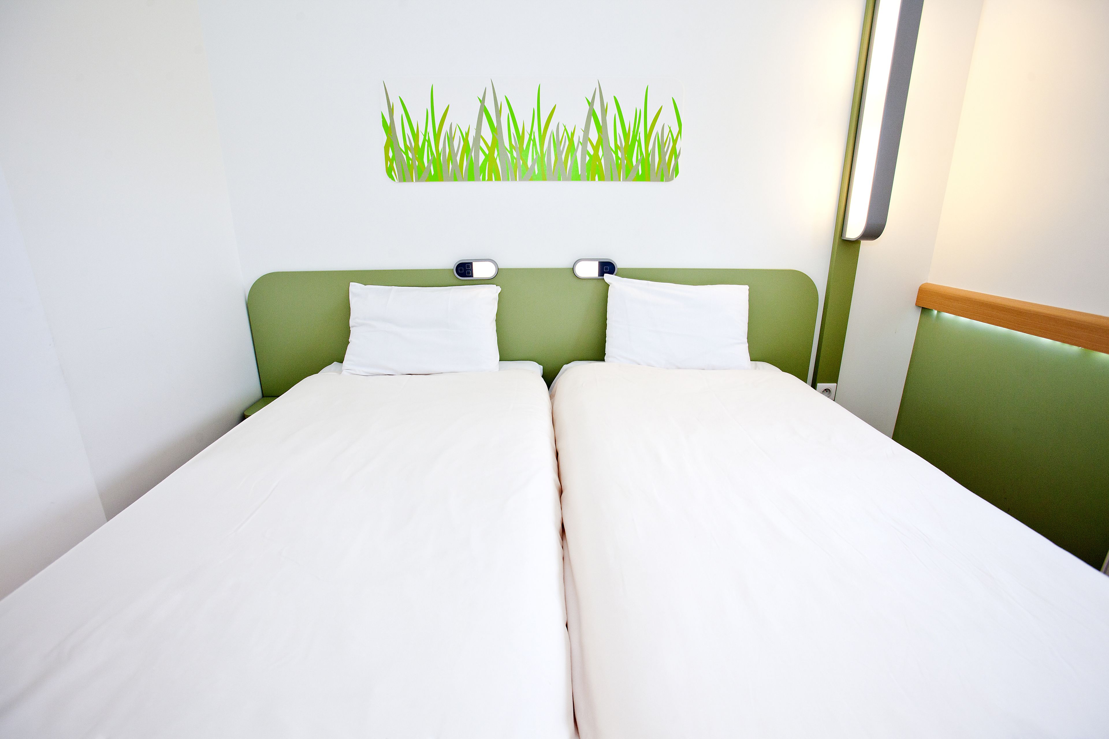 twin room, 2 single beds | desk, soundproofing, free wifi