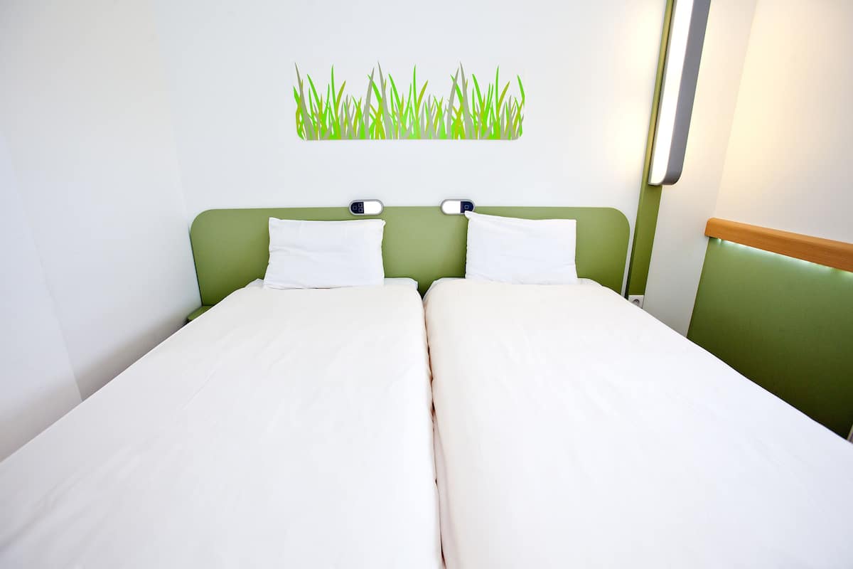 twin room, 2 single beds | desk, soundproofing, free wifi