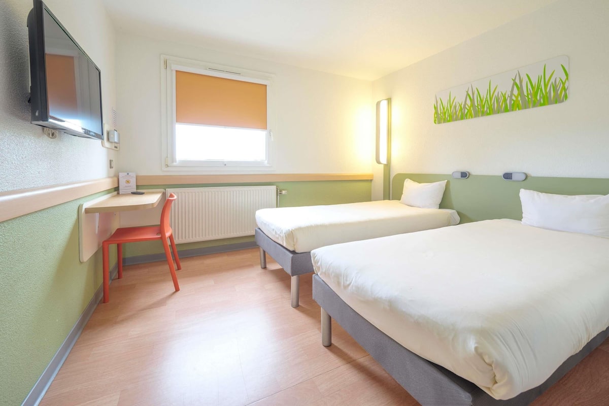 Twin Room, 2 Single Beds