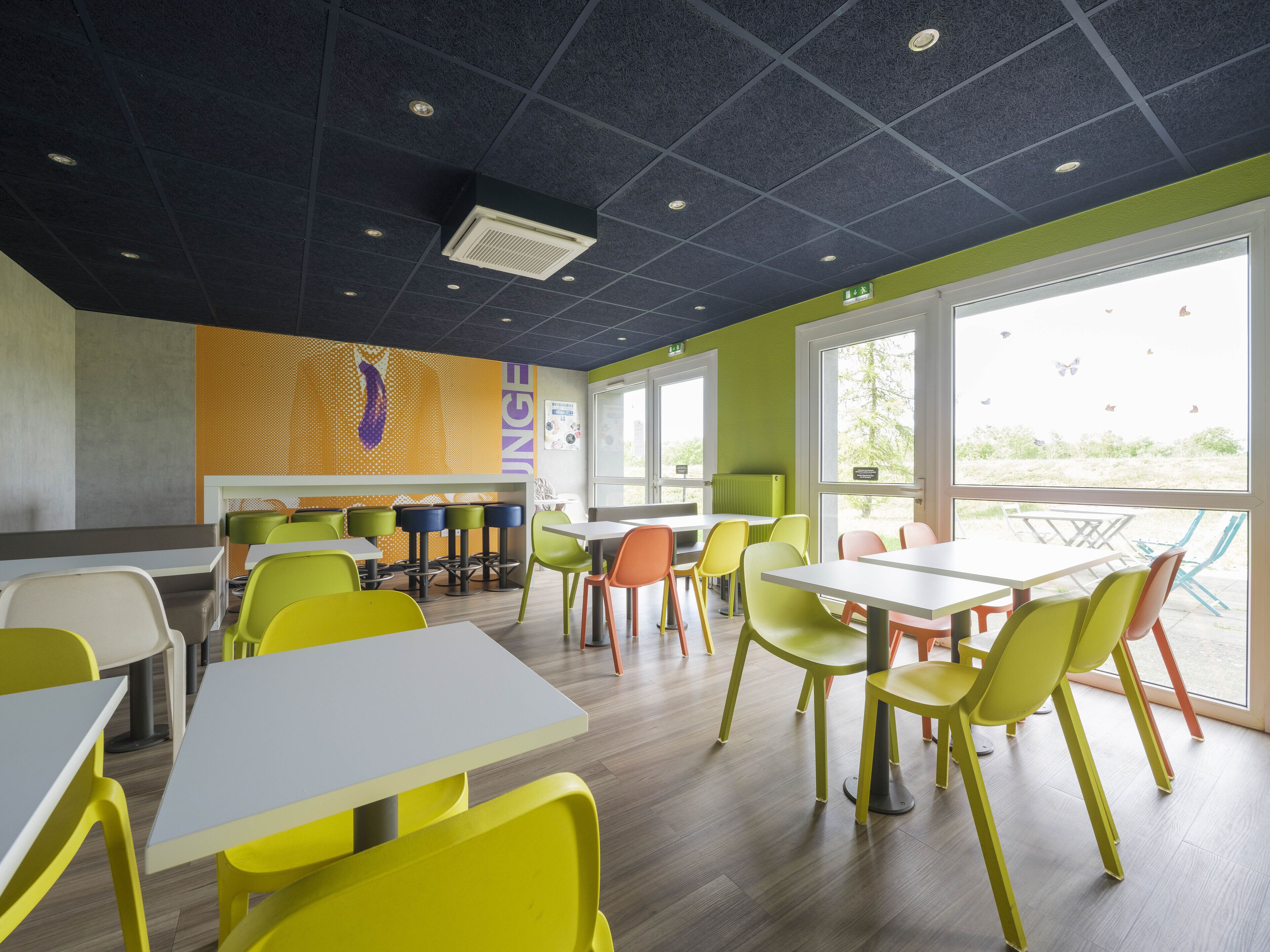 Dagelijks ontbijtbuffet (EUR 9.9 per persoon)