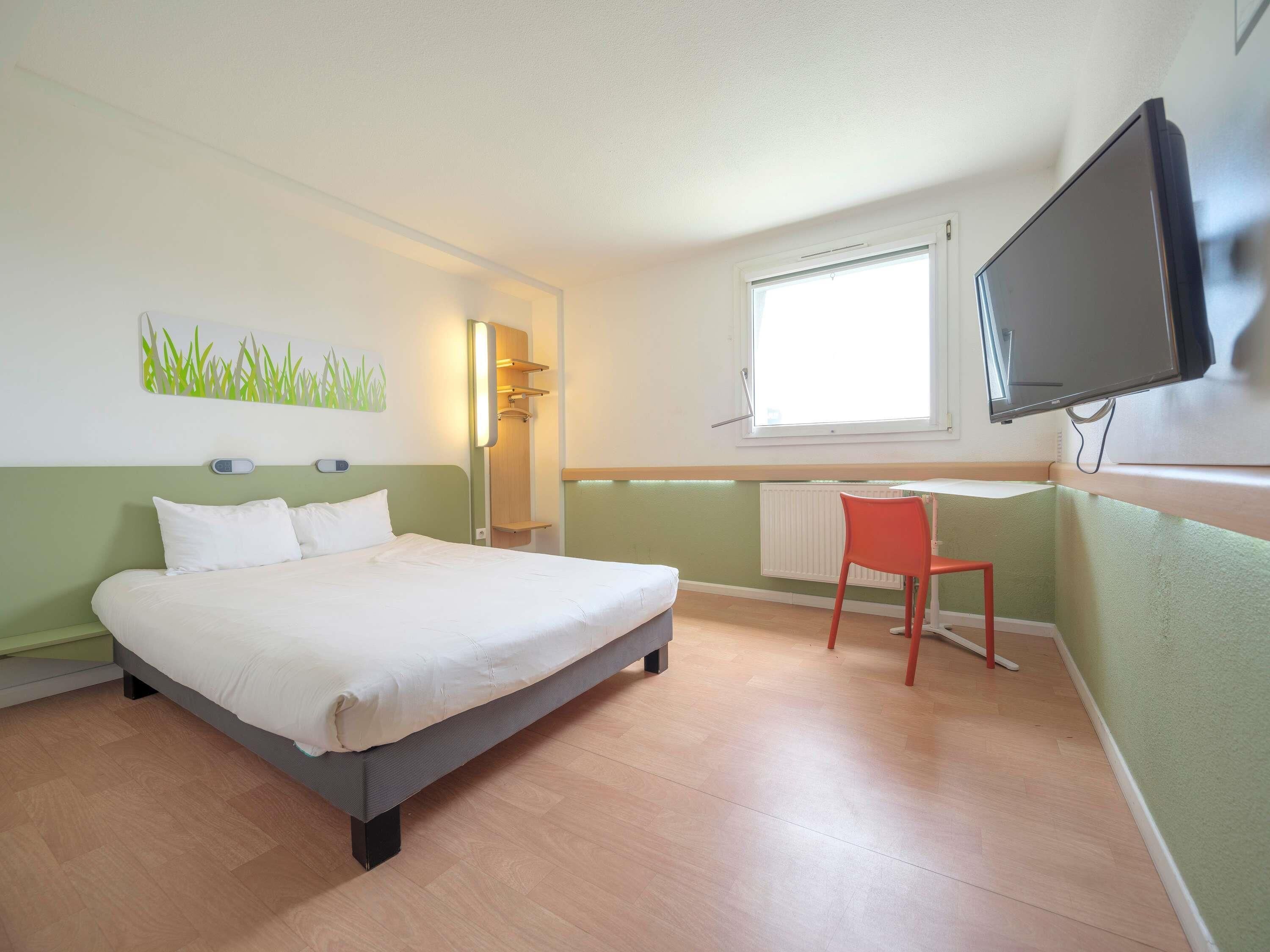 Chambre Standard, 1 lit double, accessible aux personnes à mobilité réduite | Bureau, chambres insonorisées, Wi-Fi gratuit