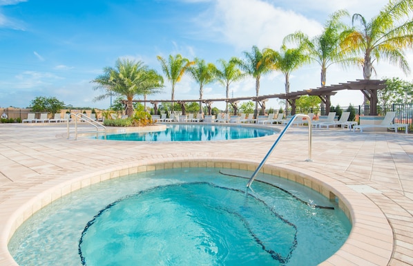 Outdoor pool - West Lucaya Resort by FunQuest Vacation (Kissimmee)