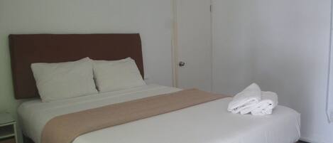 Doppia Basic, 1 letto queen, bagno privato, lato giardino | 1 camera, ferro/asse da stiro, Wi-Fi gratuito