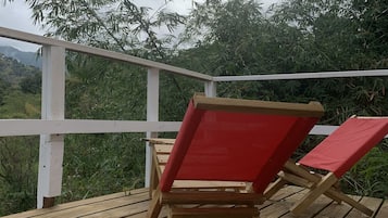 Deluxe Double Room, 1 King Bed, Shared Bathroom, City View | Terrace/patio