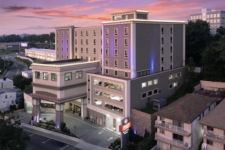 Exterior. Best Western Premier NYC Gateway Hotel