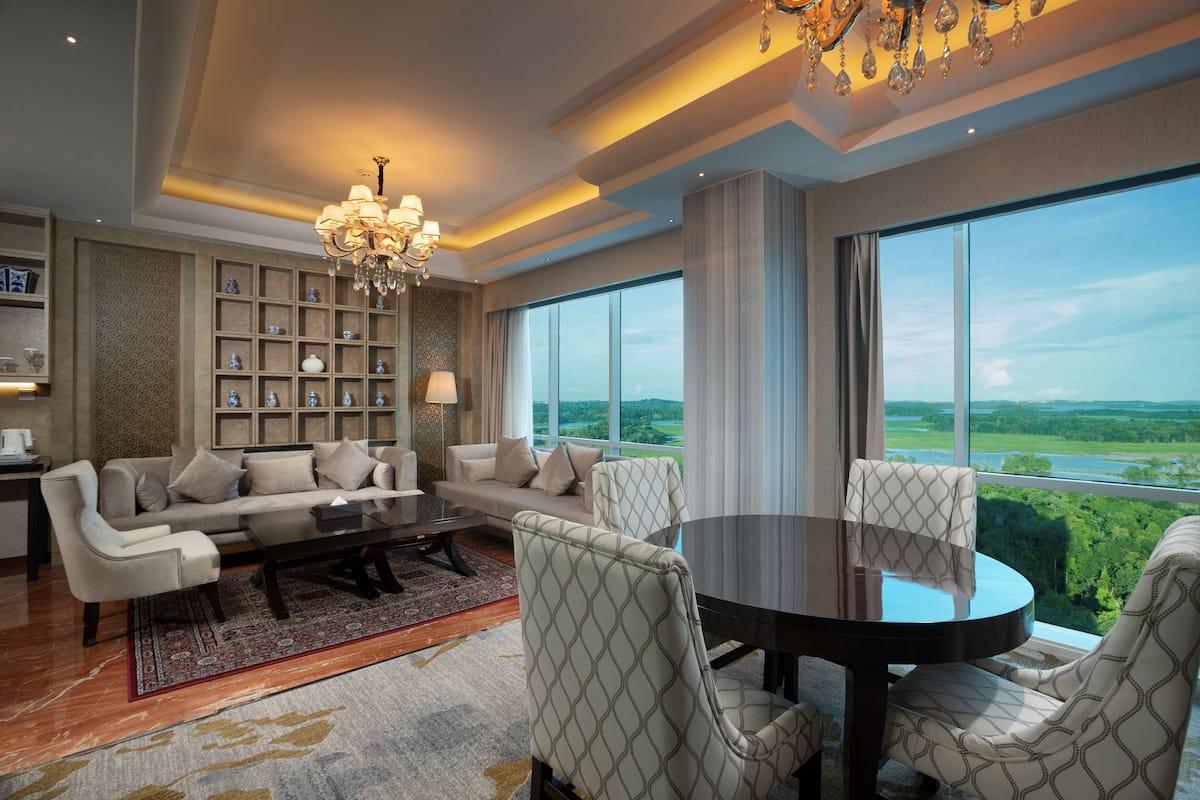 1 bedroom, premium bedding, Select Comfort beds, free minibar