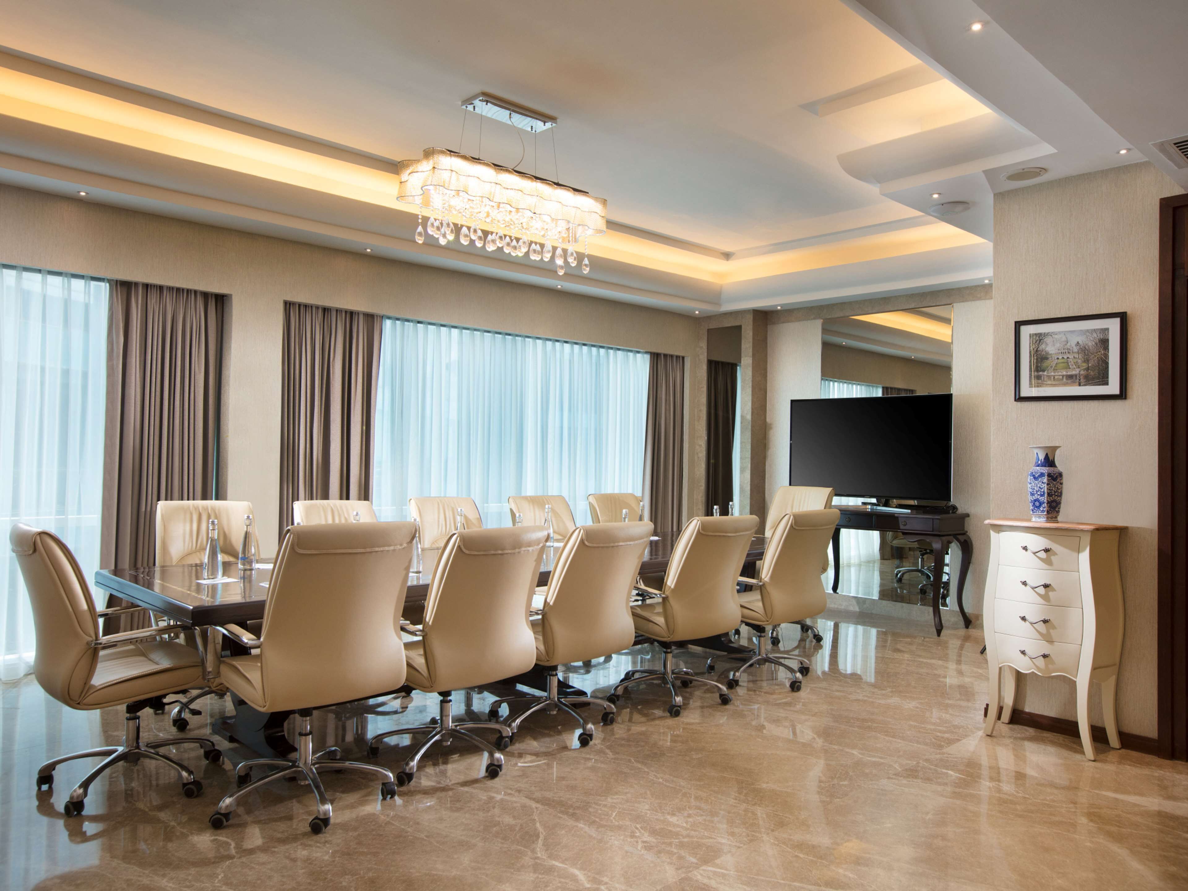 presidential suite, multiple beds, non smoking | 1 bedroom, premium bedding, select comfort beds, free minibar