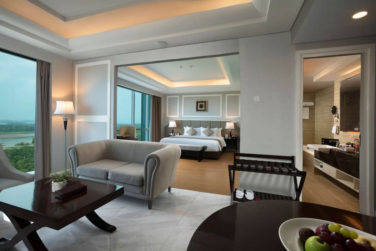 1 bedroom, premium bedding, Select Comfort beds, free minibar