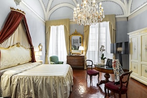 Romantic Suite, Bathtub | Premium bedding, down comforters, memory foam beds, minibar - Residenza d'Epoca Palazzo Borghesi (Siena)