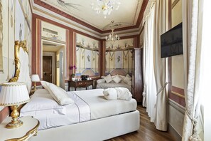 Camera Deluxe | Biancheria da letto di alta qualità, copriletto in piuma