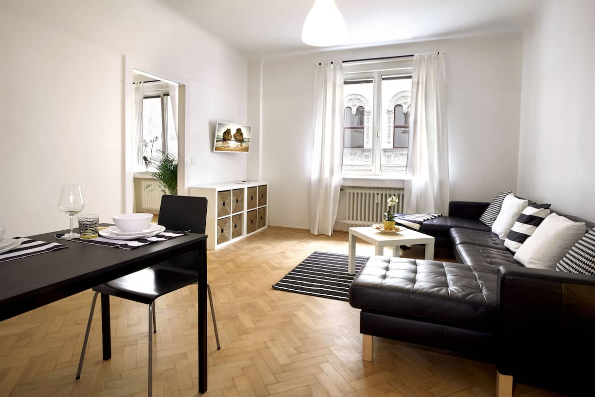 City Apartment, 1 Bedroom (Black & White) (including cleaning fee €38) | Living room