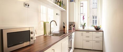 City Apartment, 3 Bedrooms (Balcony) | Private kitchen | Fridge, microwave, stovetop, dishwasher