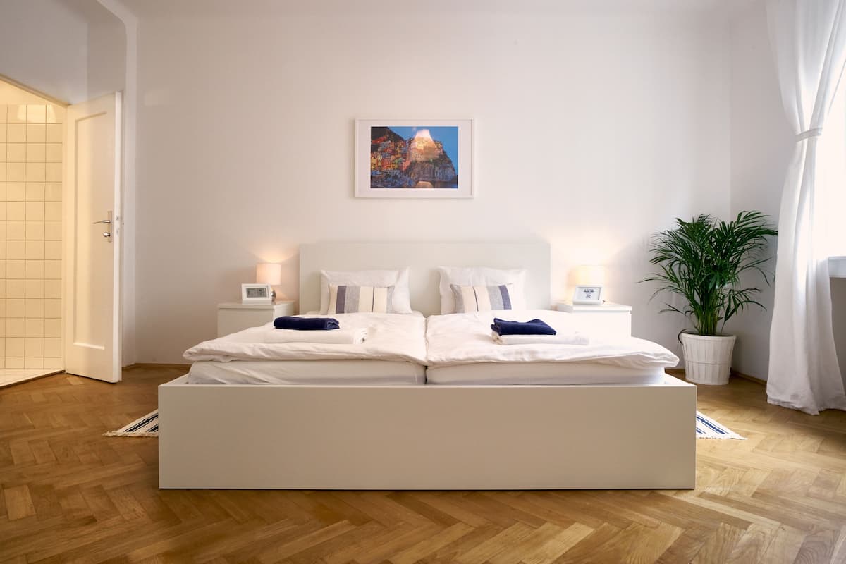 Standard Apartment, 1 Bedroom (Little Italy) | Iron/ironing board, cribs/infant beds, travel crib, free WiFi