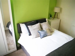 Classic Double Room | Desk, iron/ironing board, free WiFi