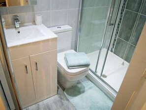 Buồng tắm vòi sen, đồ dùng nhà tắm miễn phí, khăn tắm