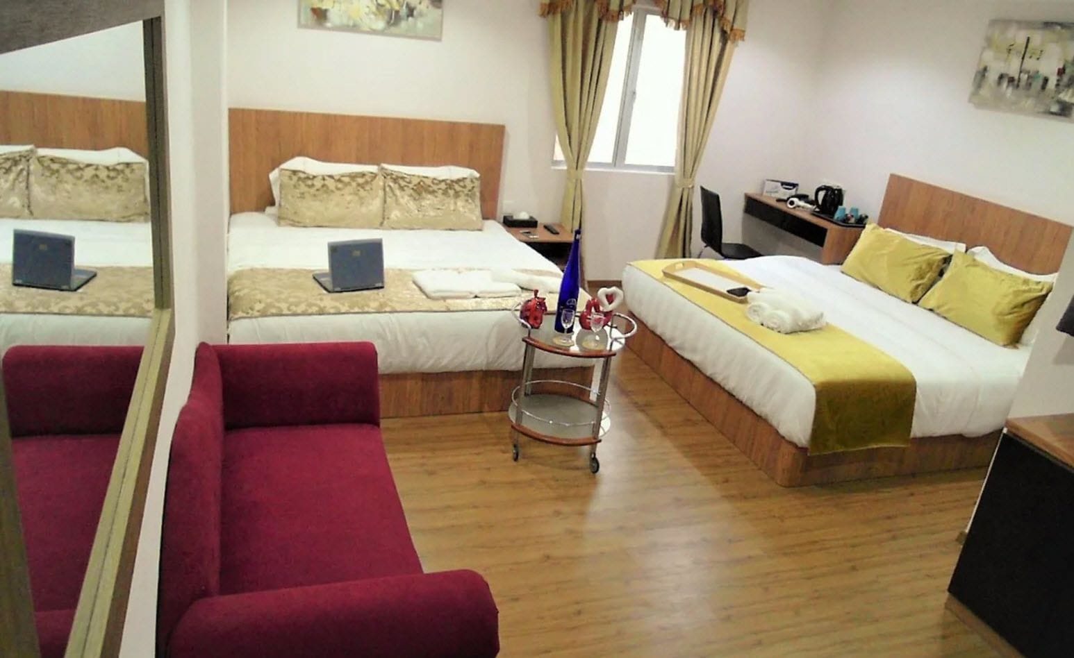 Family Suite | Desk, soundproofing, iron/ironing board, rollaway beds