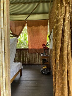 Economy-Ferienhaus, Gemischter Schlafsaal, Balkon, Blick auf den Innenhof | 4 Schlafzimmer, individuell dekoriert