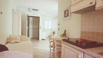 Fridge, microwave, stovetop, cookware/dishes/utensils